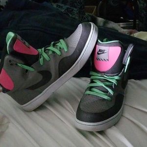 Men's  Authentic NIKE Athletic Shoes. Sz  13